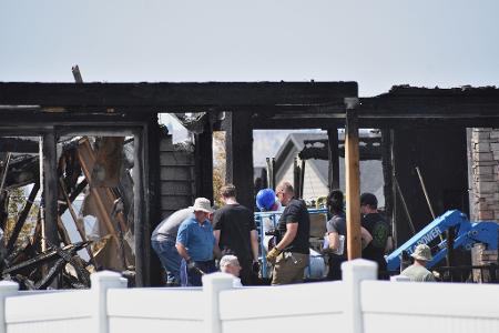 Die Bergung der Opfer aus dem abgebrannten Haus gestaltete sich schwierig.