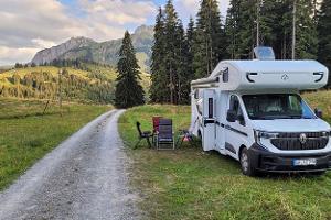 Familientest im Nirgendwo: Der Ahorn Camp A 690 auf fast 1500 m Höhe am Stellplatz an der Ober Mueshütten im Biosphärengebiet Entlebuch.