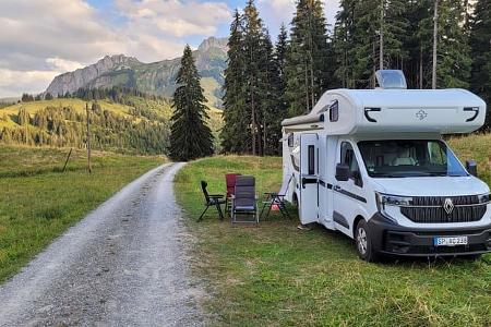 Familientest im Nirgendwo: Der Ahorn Camp A 690 auf fast 1500 m Höhe am Stellplatz an der Ober Mueshütten im Biosphärengebiet Entlebuch.
