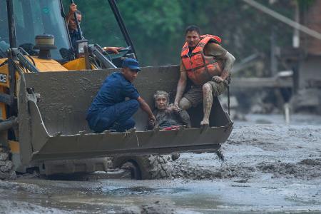 Die Sturzflut ereignete sich in der Grenzregion zwischen China und Nepal.