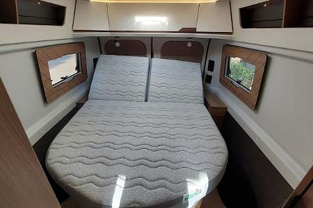 Dreamer D64, Campingbus, Bett, Queensbett