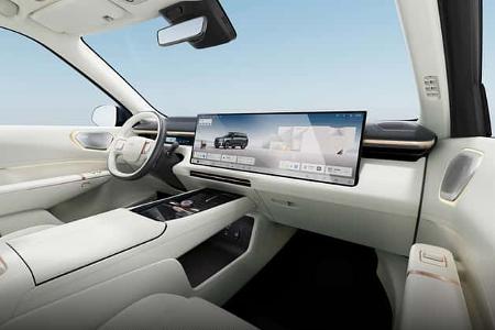 Lynk & Co 900 
