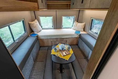 La Strada Avanti R, Reisemobil, La Strada, innen Hecksitzgruppe