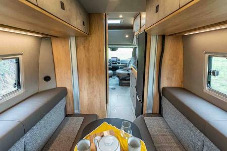 La Strada Avanti R, Reisemobil, La Strada, innen Hecksitzgruppe
