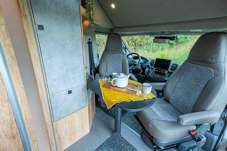 La Strada Avanti R, Reisemobil, La Strada, innen Frontsitzgruppe