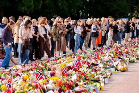 Die Menschen in Oslo trauerten um ihren König. 