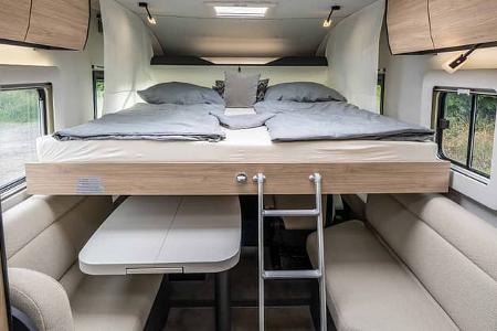 Frankia Neo Liner 6.6 H (2027) – elektrisches Hubbett ausgeklappt, Längsbett für zwei Personen, 2 Meter Länge, Wohnraum wird Schlafzimmer