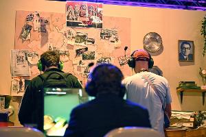 An einem Gamescom-Stand können Messebesucher noch bis Sonntag "Soko 1977" zur Probe spielen.