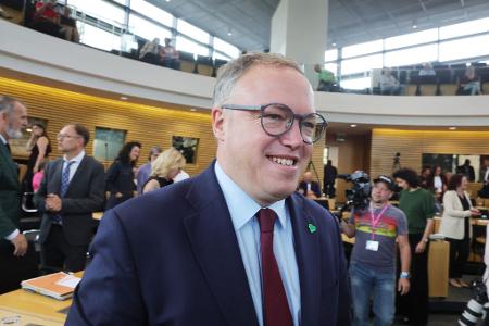 Thüringens CDU-Ministerpräsident Mario Voigt übersteht das Misstrauensvotum der AfD. 