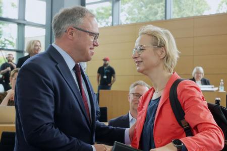Die Spitze des Thüringer BSW steht zu Thüringens Regierungschef.