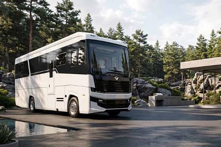 Frontansicht Concorde Centurion 1100 GI auf Mercedes-Benz Actros-Chassis, 395 PS, 11,5 Meter Länge, Luxus-Reisemobil mit futuristischem Design.