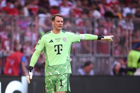 FC Bayern - TOR: Manuel Neuer - Note: 3,0 - Strahlte am Ball die gewohnte Lockerheit aus und packte auf der Linie insgesamt dreimal sicher zu. Hatte bei den Chancen von Tomas und Demirovic hingegen ein bisschen Glück. In der Spieleröffnung ging er oft ins Risiko, entsprechend überschaubar war die Quote.