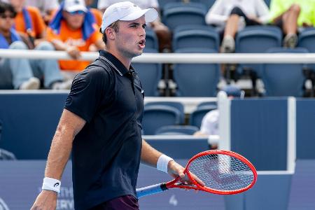 Wimbledon-Held Fery im Endspiel von Winston-Salem