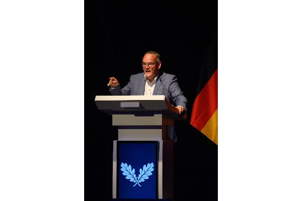 AfD-Landeschef Martin Reichardt wettert unter großem Jubel gegen 