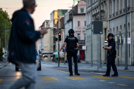 Die Polizei bittet darum, Video- und Bildmaterial an den Instagram-Kanal der Kantonspolizei Aargau zu senden. 