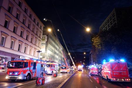 Einsatzfahrzeuge an der Einsatzstelle Rothebühlstraße
Weiterer Text über ots, Veröffentlichung ausschließlich mit Bildrechte-Hinweis.