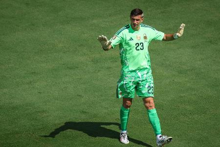 Chelsea holt Keeper Martínez von Aston Villa