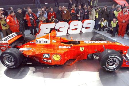 Schumachers Ferrari von 1999 vor dem Monza-GP ausgestellt