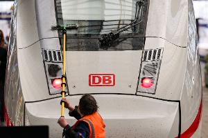 Die Bahn investiert bis 2030 zusätzliche 210 Millionen Euro in Sauberkeit und Sicherheit. (Archivbild)