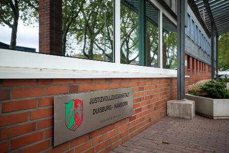 Die JVA Duisburg-Hamborn: Hier floh ein Häftling über das Dach.