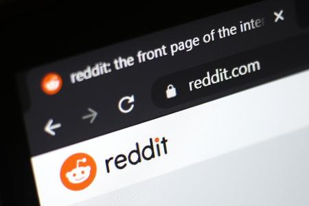 Das Internetforum Reddit muss sich bei der Bekämpfung rechtswidriger Inhalte bald an strengere EU-Gesetze halten. (Archivbild) 