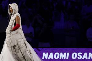 Osaka mit nächstem Mode-Statement - Tribut an Iverson