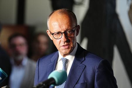 Wie könnte bei schwierigen Mehrheitsverhältnissen in Sachsen-Anhalt künftig regiert werden? Der Kanzler macht eine Ansage. (Archivbild) 