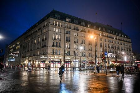 Die Gesellschafter des Adlon-Hotels haben dem Verkauf der Immobilie zugestimmt. (Archivbild)