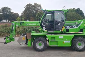 Grüner Teleskopstapler