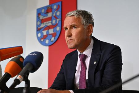 Thüringens AfD-Fraktionschef Björn Höcke will mit seiner Fraktion einen Antrag auf Auflösung des Landtags stellen. Dafür ist jedoch eine Zweidrittelmehrheit nötig.