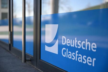 Zu den Wettbewerbern der Telekom gehört die Firma Deutsche Glasfaser, die zuletzt Rückschläge verkraften musste.