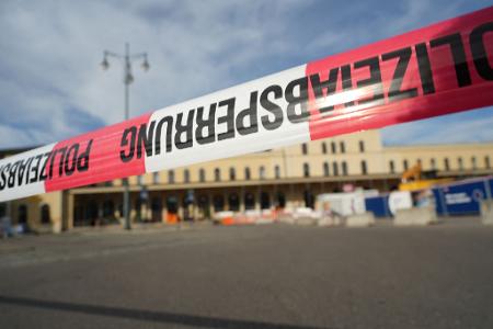 Wegen eines Bombenalarms wurde der Augsburger Hauptbahnhof zeitweise abgesperrt.