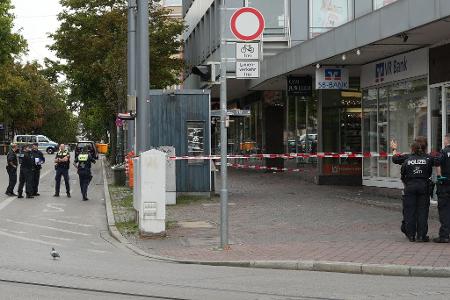 In einer Passage eines Geschäftshauses kam es nachts zu der Explosion.