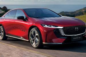 Mazda6e EV in der hochwertigen TAKUMI PLUS Ausstattung in der Farbe Soul Red Crystal 