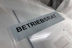 Aus Sicht der Arbeitgeber läuft die Mitbestimmung der Betriebsräte in Unternehmen nicht optimal. (Archivbild)