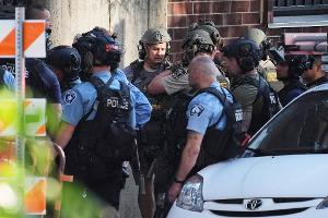 Die Polizei ist in Minneapolis mit einem Großaufgebot vor Ort.