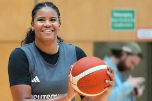 Nyara Sabally über Schwester Satou: "Team spielt für sie mit"