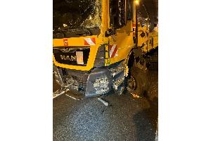 Bild des geschädigten LKW durch Polizei gefertigt