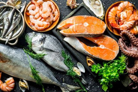 Fisch und verschiedene Meeresfrüchte