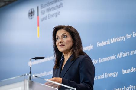 Das von Katherina Reiche geleitete Bundesministerium für Wirtschaft und Energie kündigt weitere Mittel zur Reparatur ukrainischer Infrastruktur an. (Archivbild)