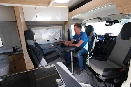 Sitzgruppe, Pilotensitze, Mann, Bad