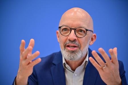 Auch die Ökonomen vom Ifo-Institut werden optimistischer.