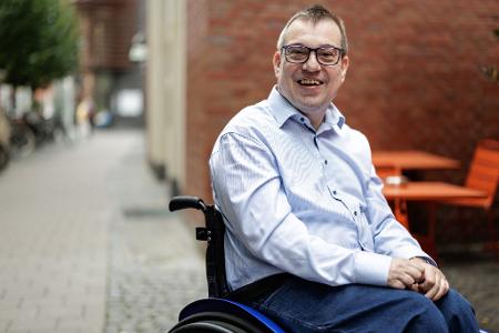 Jürgen Linnemann klagt vor dem Arbeitsgericht in Münster auf Zahlung des Mindestlohns für seine Arbeit in einer Werkstatt für Behinderte. 