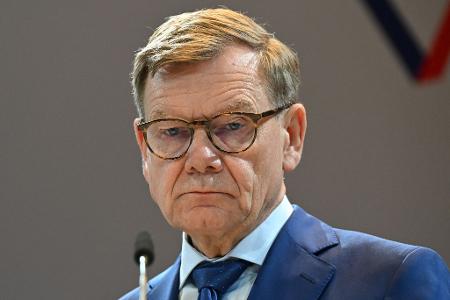 Außenminister Johann Wadephul (CDU) sieht die angekündigte Schließung der Goethe-Institute in Russland als Verlust für die gegenseitigen Beziehungen. 