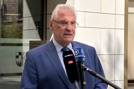 Bayerns Innenminister Joachim Herrmann (CSU) sprach auf einer Pressekonferenz von 