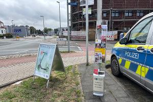 Die Verkehrssicherheitsberater und der Bezirksdient Coesfeld klärten über Rechte und Pflichten bei E-Scootern auf.