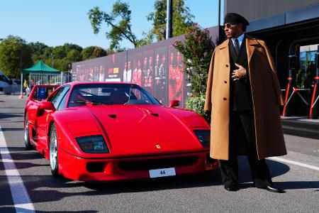 Monza: großer Auftritt – Lewis Hamilton kommt mit Ferrari F40 vor dem Italien-GP am Autodromo Nazionale Monza an