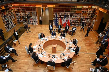 Weimarer Dreieck tagt in der Anna-Amalia-Bibliothek – Außenminister beraten am Tisch
