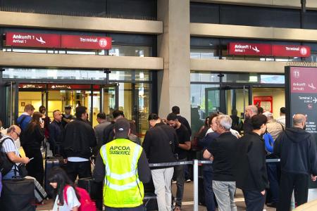 Die Abfertigung der Fluggäste wird so weit wie möglich auf Terminal 2 verlegt. 
