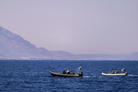 An der Suche nach Vermissten vor Zypern sind auch Motorboote beteiligt. (Archivbild)